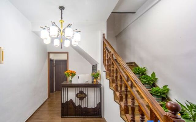 Phoenix Yinyue River View Homestay (Phoenix Ancient City Branch)