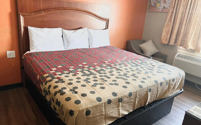 Econo Lodge San Antonio near SeaWorld - Medical Center