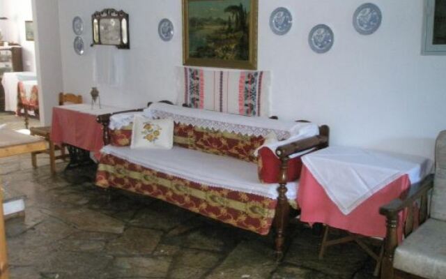 Christos Guesthouse