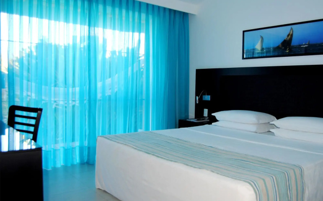 Dom Pedro Laguna Beach Resort & Golf by WAM Experience