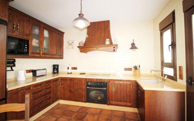 1033 Villa Laura