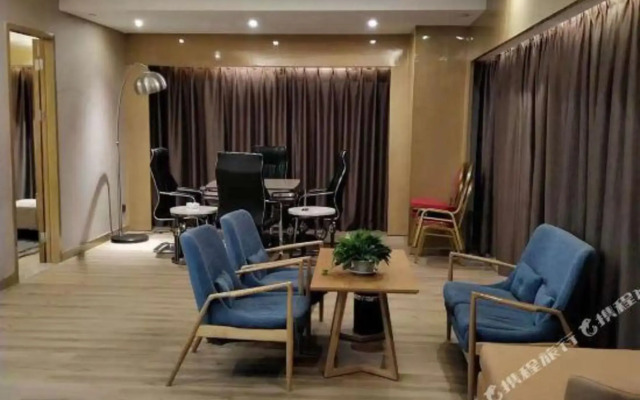 Sweet Fruit Charm International Hotel (Foshan West Station Shati Airport Store)