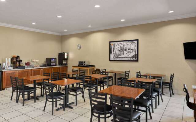 Super 8 by Wyndham Roseburg