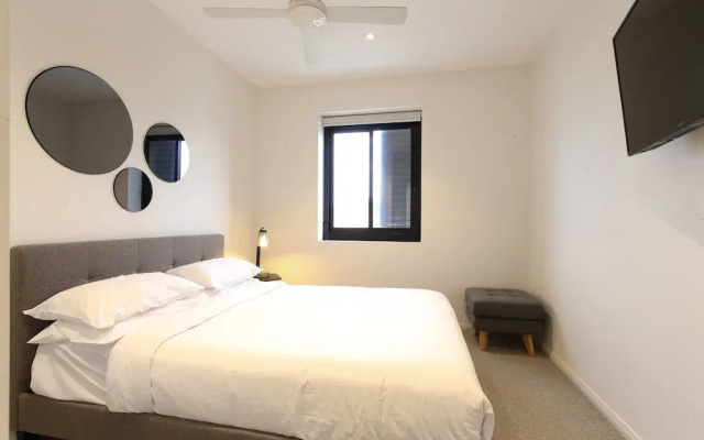 Comfy 2-bedroom Apartment With a Clyde River View