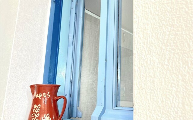 Gorgeous White Marsis Apartment in Paros