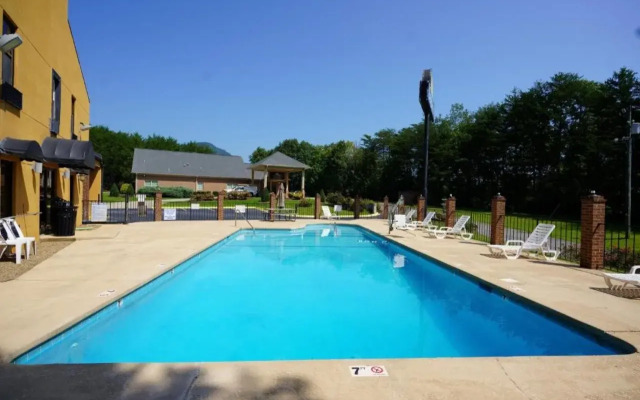 Columbus Inn and Suites