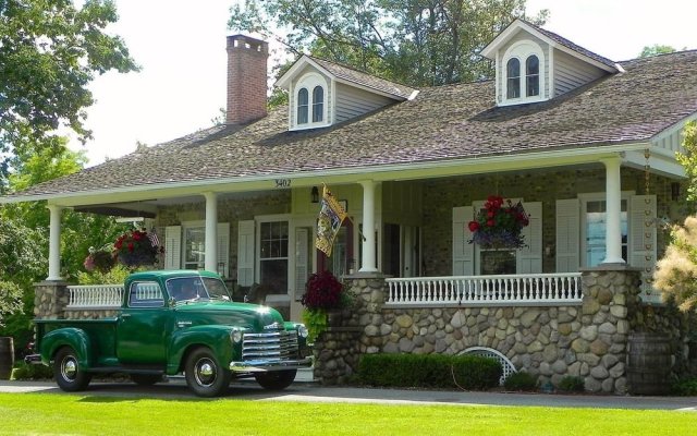 1837 Cobblestone Cottage Bed and Breakfast