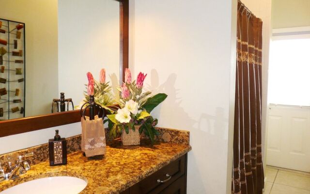 Large Waterfront Home With All-day sun on Pool