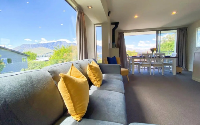 Tekau - Modern holiday apartment with lakeview