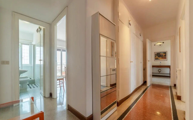 Roomy and Bright Apartment with Terrace