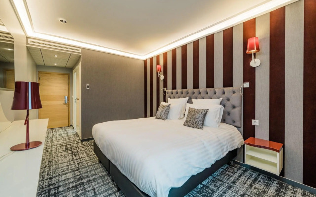 Hotel Dali Val d'Europe, Tapestry Collection by Hilton