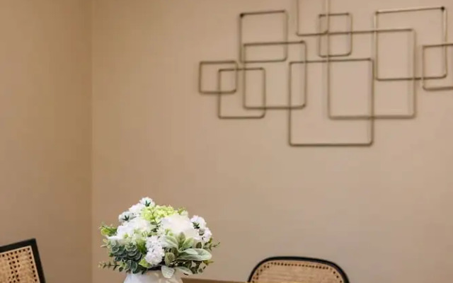 Private Room With Shared Bathroom