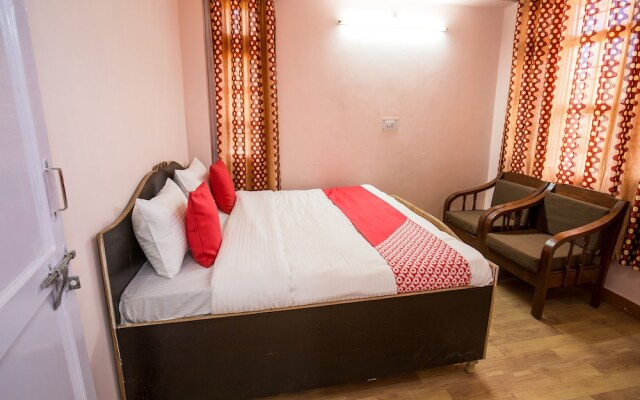 OYO 12430 Home 2BHKPine Tree Valley Chotta Shimla