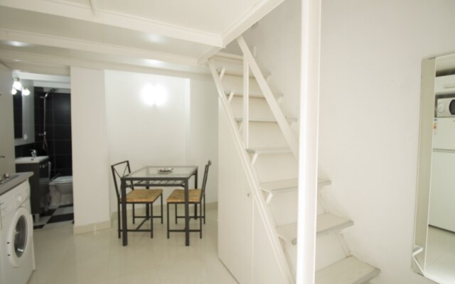 Dúplex con puerta a la calle cercano a Cuatro Caminos