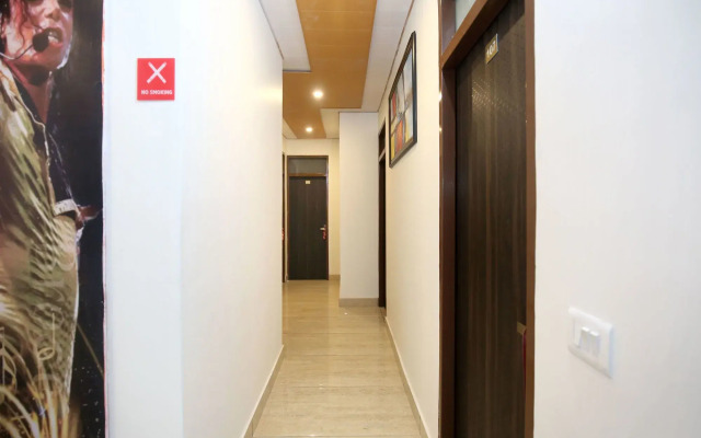 OYO 13368 Hotel Gold Star