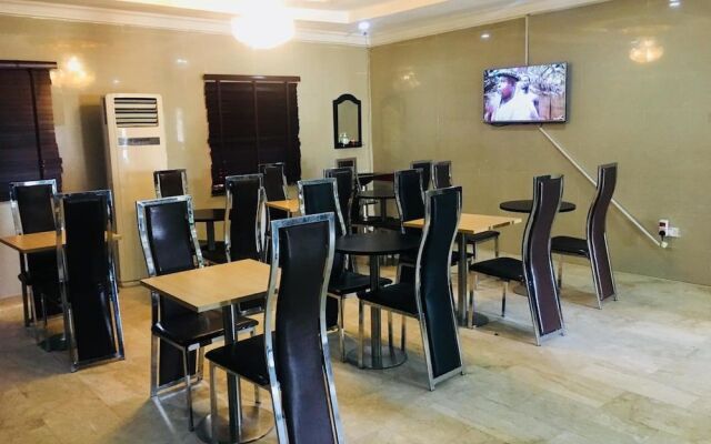 Feligold Royal Hotel Benin