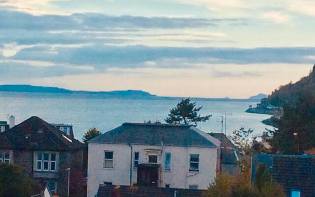 Dunoon - Town Centre Holiday Home Apartment