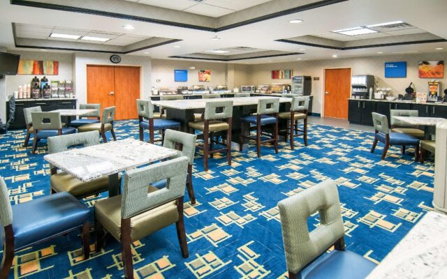 Comfort Inn & Suites Pauls Valley - City Lake