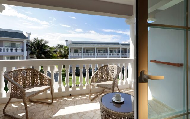 Grand Palladium Lady Hamilton Resort & Spa All Inclusive