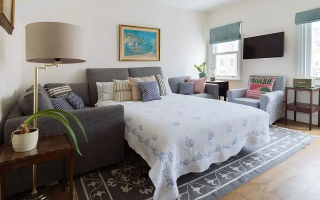 Sunny Roof Terrace Barons Court Sleeps 4-6