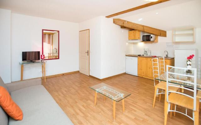 Le Hameau SPA & PISCINE appartement 3 pieces 6pers by Alpvision Residences