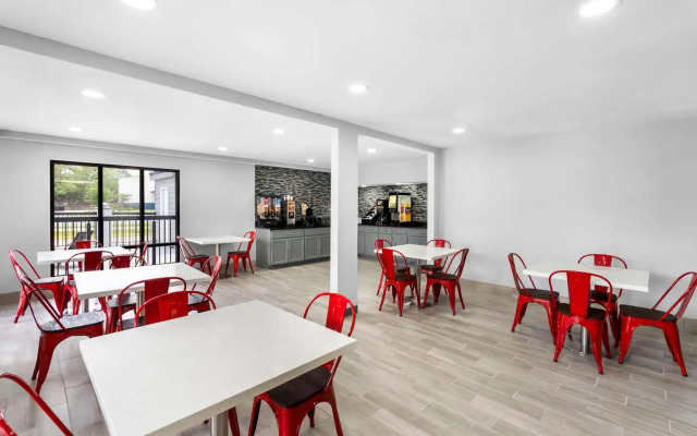 Econo Lodge Inn & Suites Ocean Springs - Biloxi