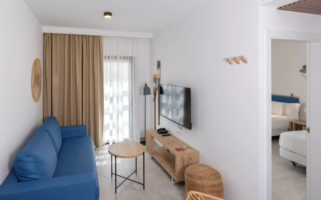 Esmeralda Cotillo Homes by LIVVO