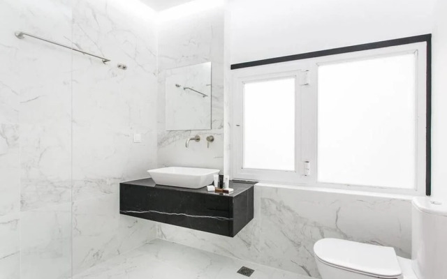 Stunning Renovation In Plaka For 4Guests