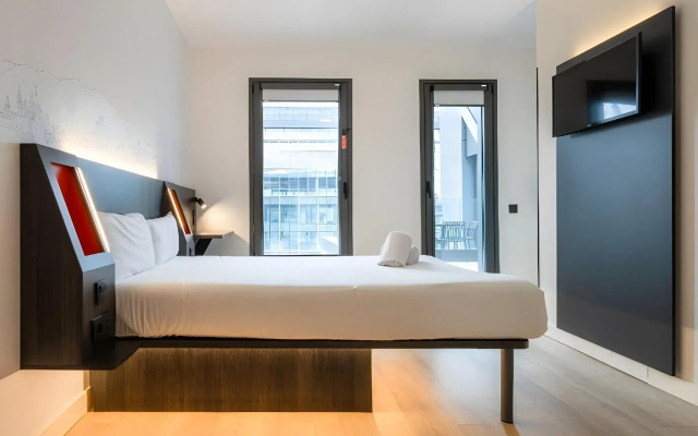 Отель Four Points Flex by Sheraton Madrid Atocha