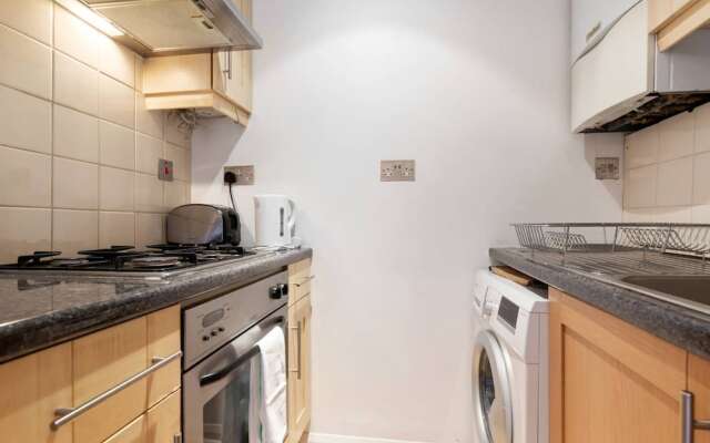 Comfortable 2 Bedroom Flat With Good Transport