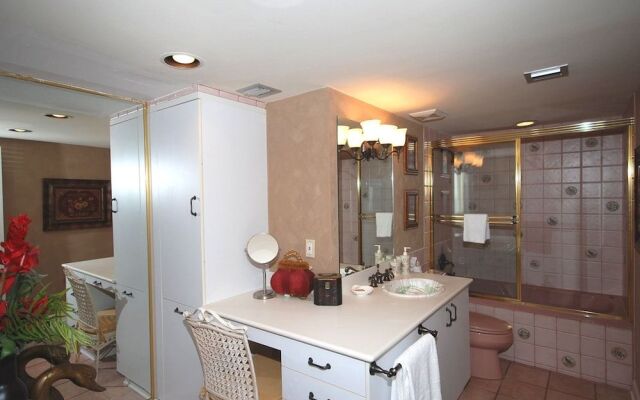 Shoreline 1081 Condo by RedAwning