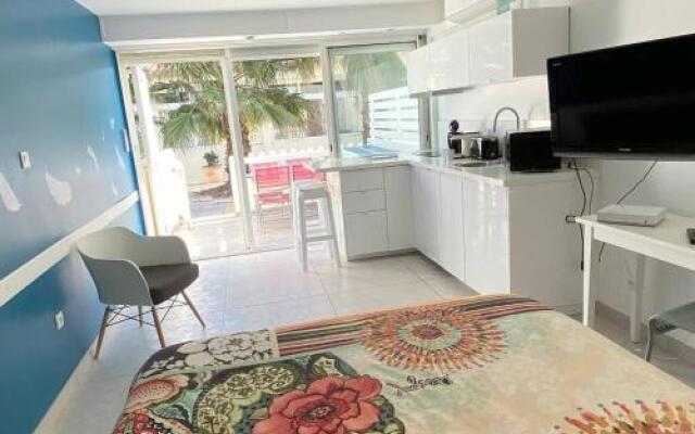 Village Naturiste Studio en RDJ ,Piscine ,Parking