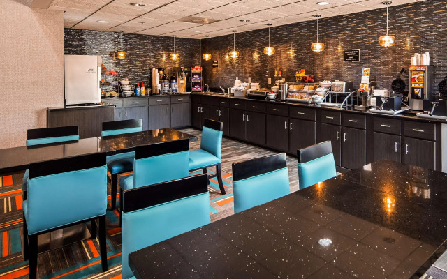Best Western Bradbury Inn & Suites