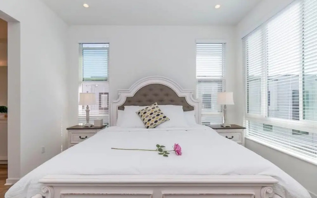 Master Bedroom With King Bed Central Location