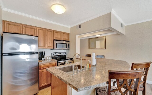 Seaside Luxury Oasis with balcony