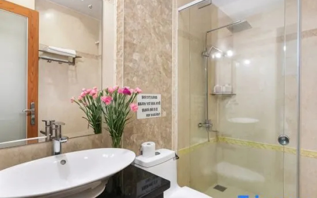 Lucky Star Hotel Q5