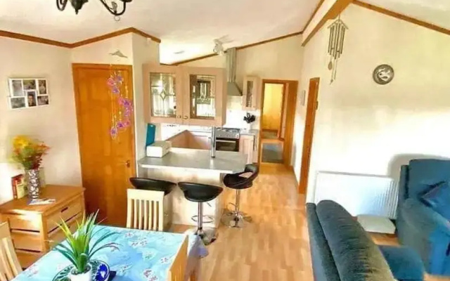 Lodge - Sleeps up to 6, pet Friendly & bbq Allowed