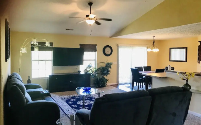 Spacious 3 BR Ranch House W Patio Yard in a Quiet Suburb
