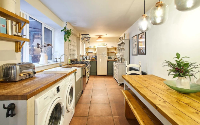 Host Stay Emerald Beach House