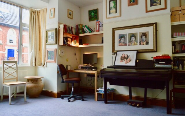 2 Bedroom House in Popular Bristol Neighbourhood