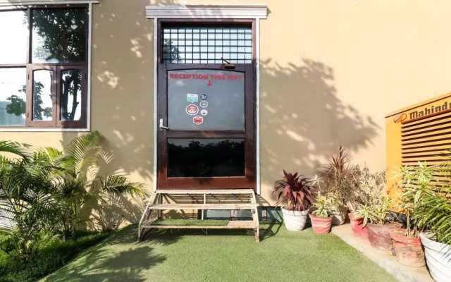 OYO 10583 Hotel Amigo