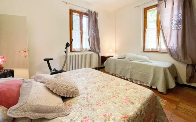 Pleasant Holiday Home With Whirlpool