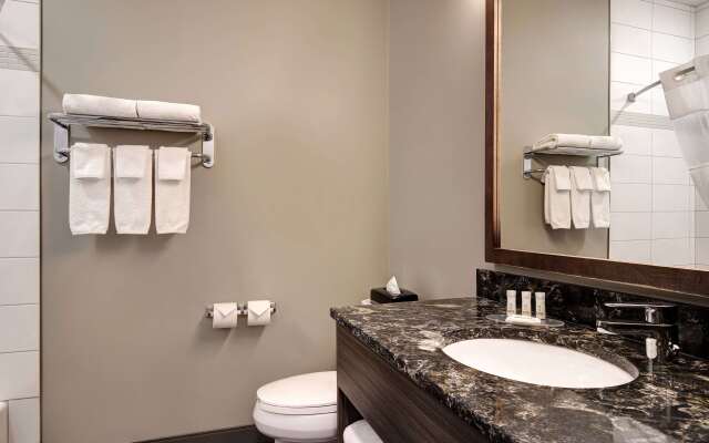 Days Inn & Suites by Wyndham Warman