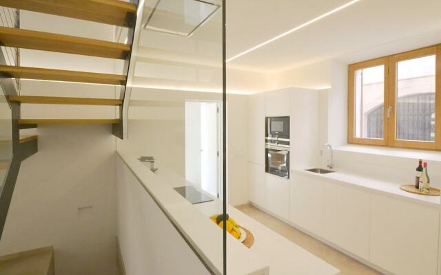 Top Quality Modern Town House in Petra With Private Pool