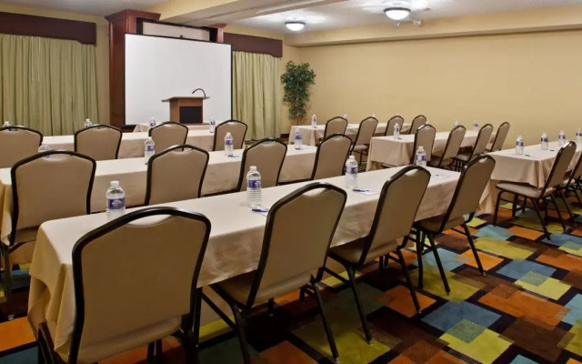 Holiday Inn Express Grove City by IHG