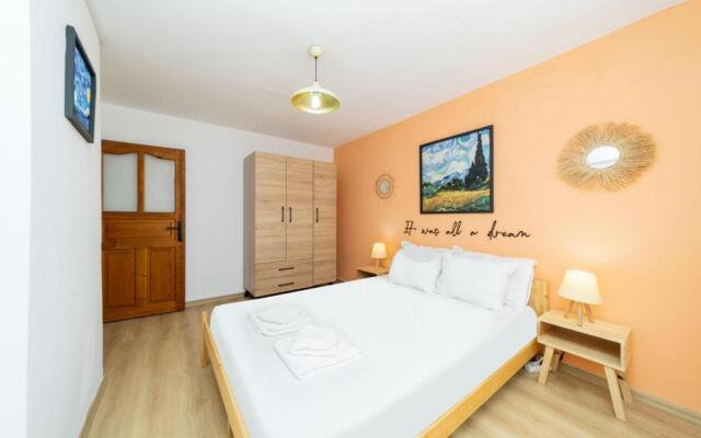 Central Flat With Balcony and Terrace in Muratpasa