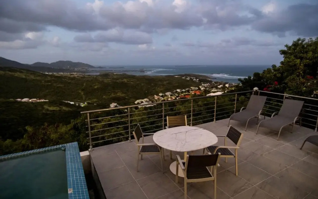 L'Agua by Island Properties Online