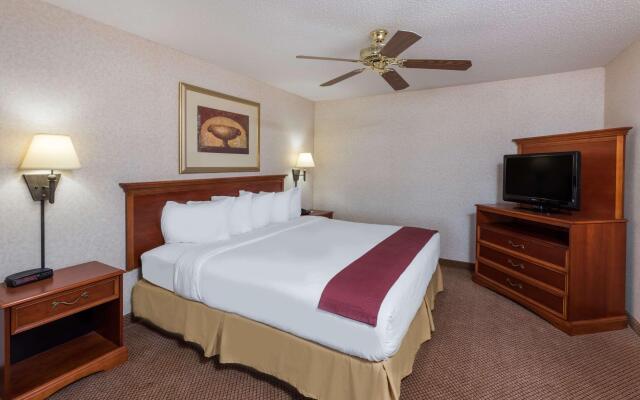 Seasons Inn & Suites Highland