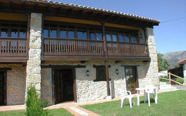 Apartamentos Rurales La Torea