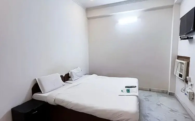 Collection O O 82851 Shubham Residency Moca